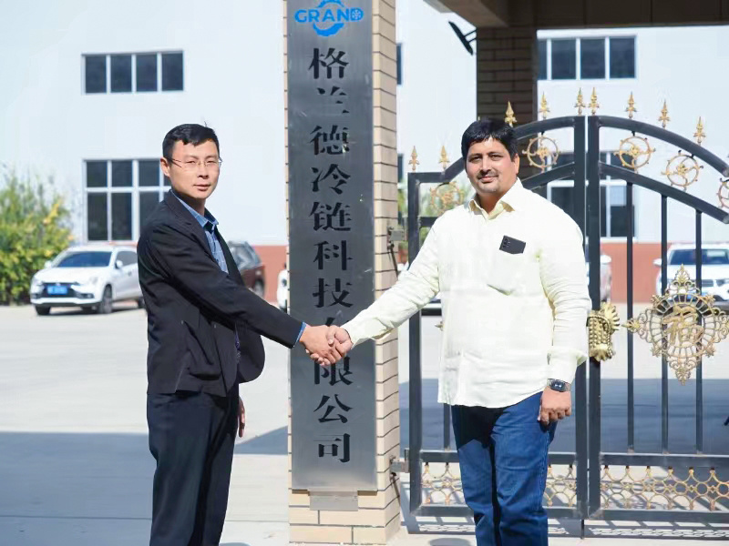 Customers visit the factory and sign contracts