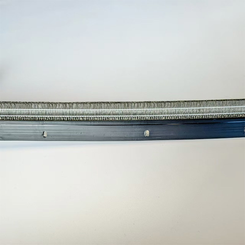 Heat recovery runner sealing brush