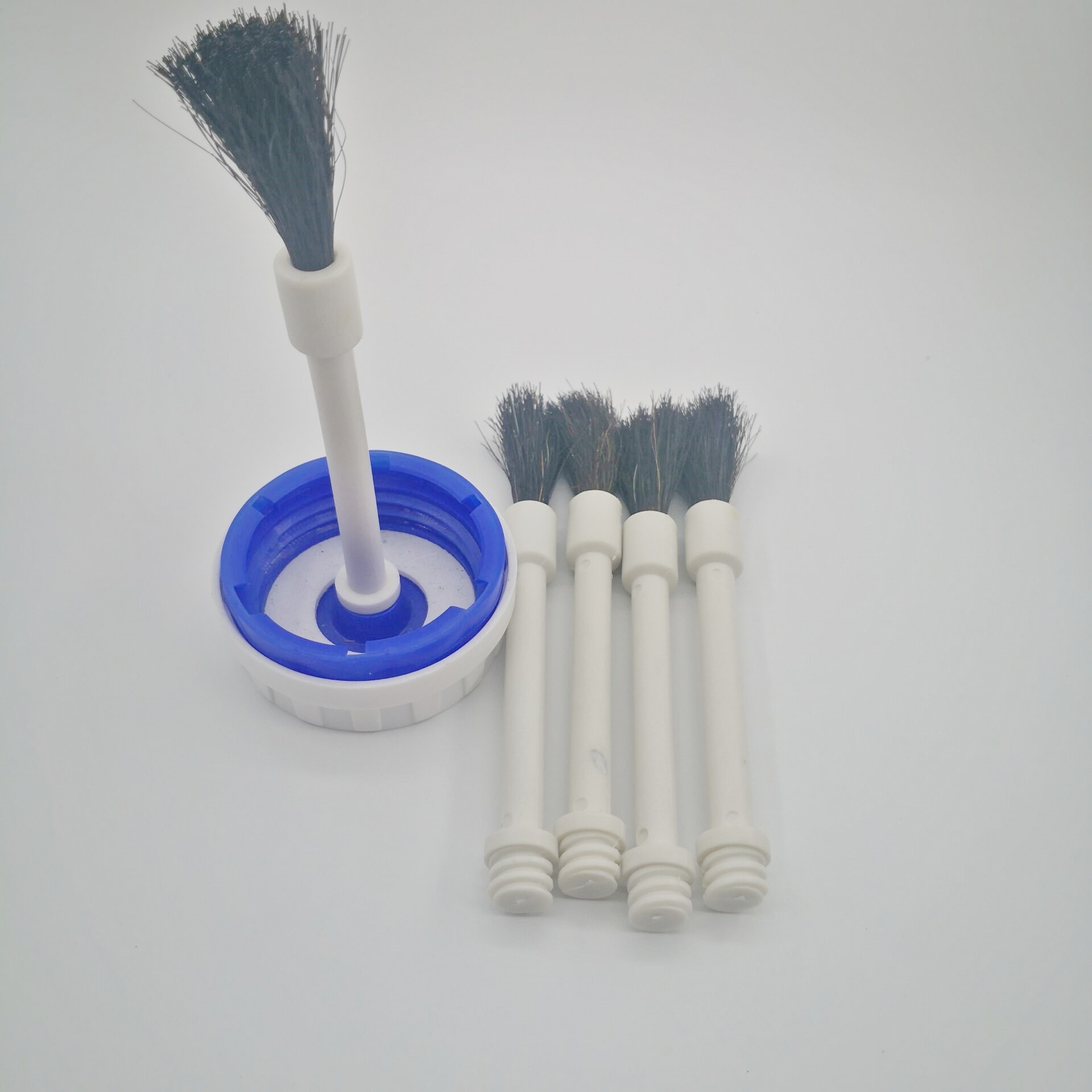 cap dauber brush