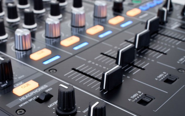 Innovative Experience, Independent Research And Development Of Digital Mixer Debut Attracted High Attention.