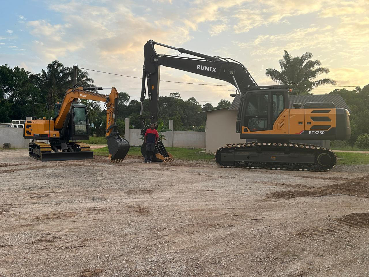 Excavatrice de 23 tonnes RTX230 en Guyane Française