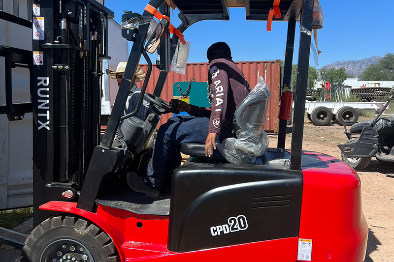 Chariot élévateur électrique de 2 tonnes CPD20 au Mexique