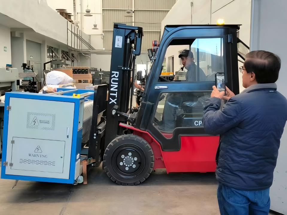 Empilhadeira a diesel de 4 toneladas no México Empilhadeira a diesel de 4 toneladas no México