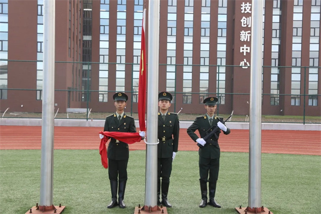 开云体育下载官方开展“珍惜时光，防疫有我”主题升旗仪式