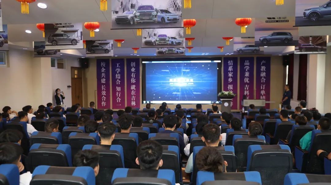 入学教育 | 开云体育下载官方智能制造工程学院诚邀企业专家进校园讲职业规划