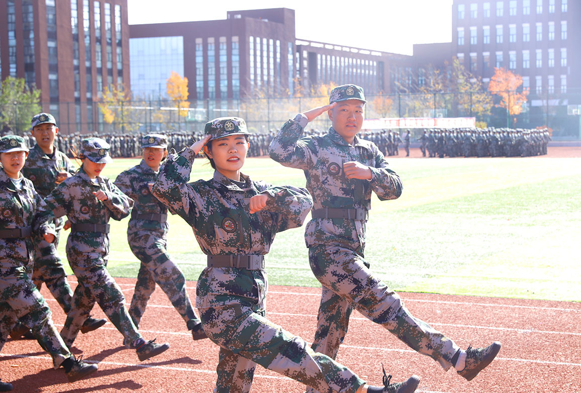 軍訓(xùn)匯報(bào)表演暨開(kāi)學(xué)典禮校園文藝匯演