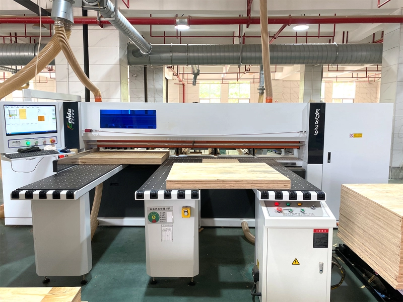 Computer cutting saw