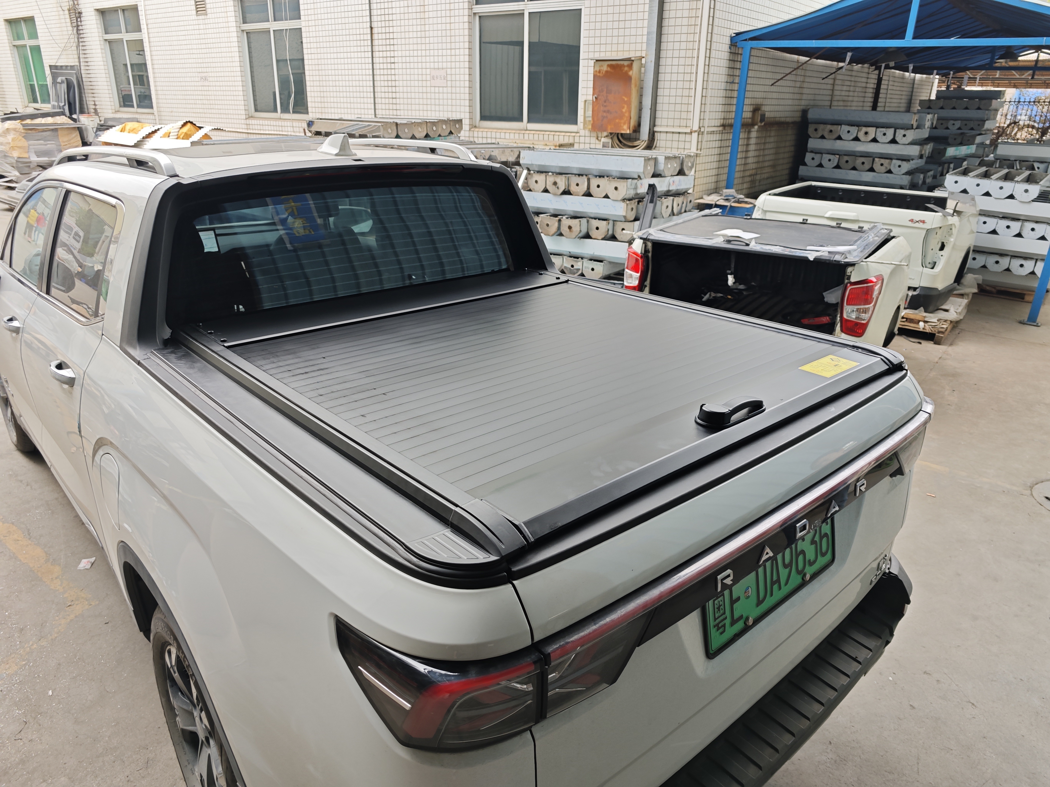 Geely radar pickup roller curtain