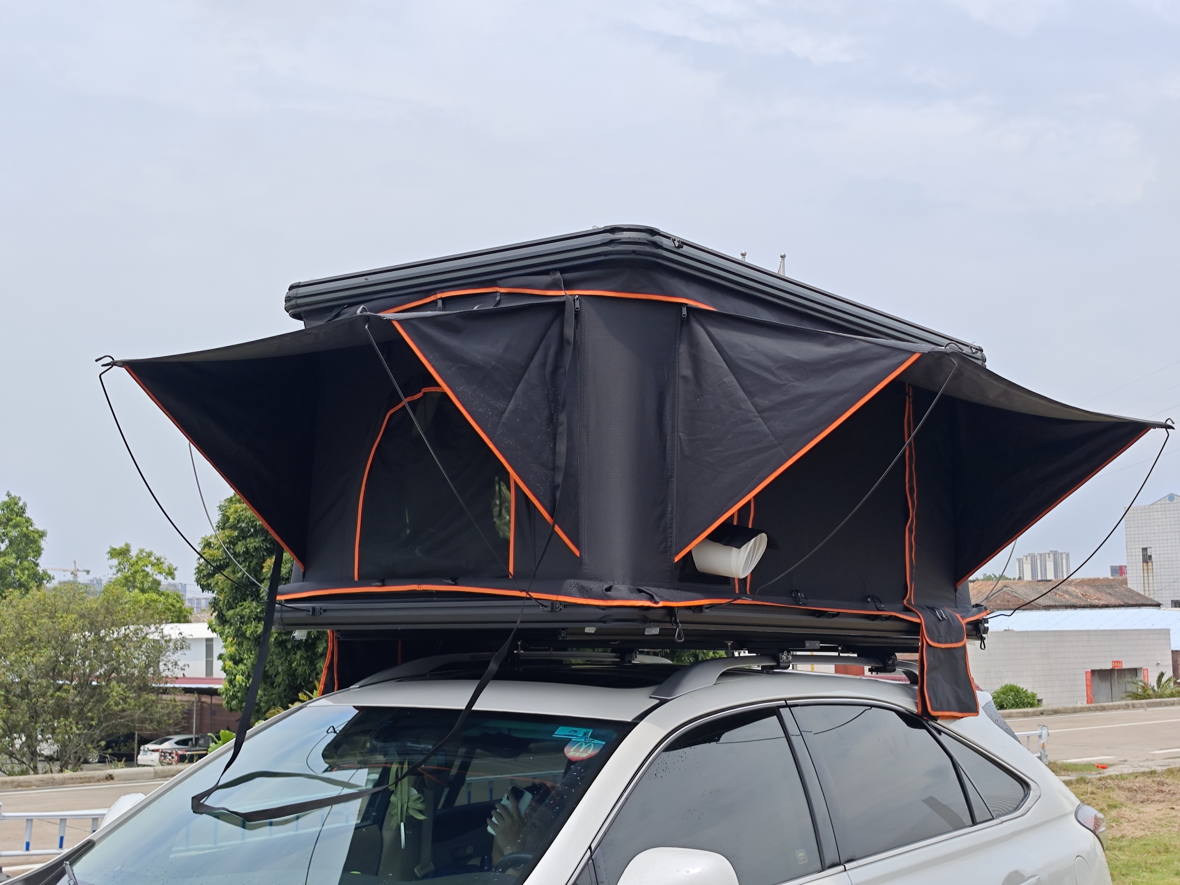 Aluminum roof tent