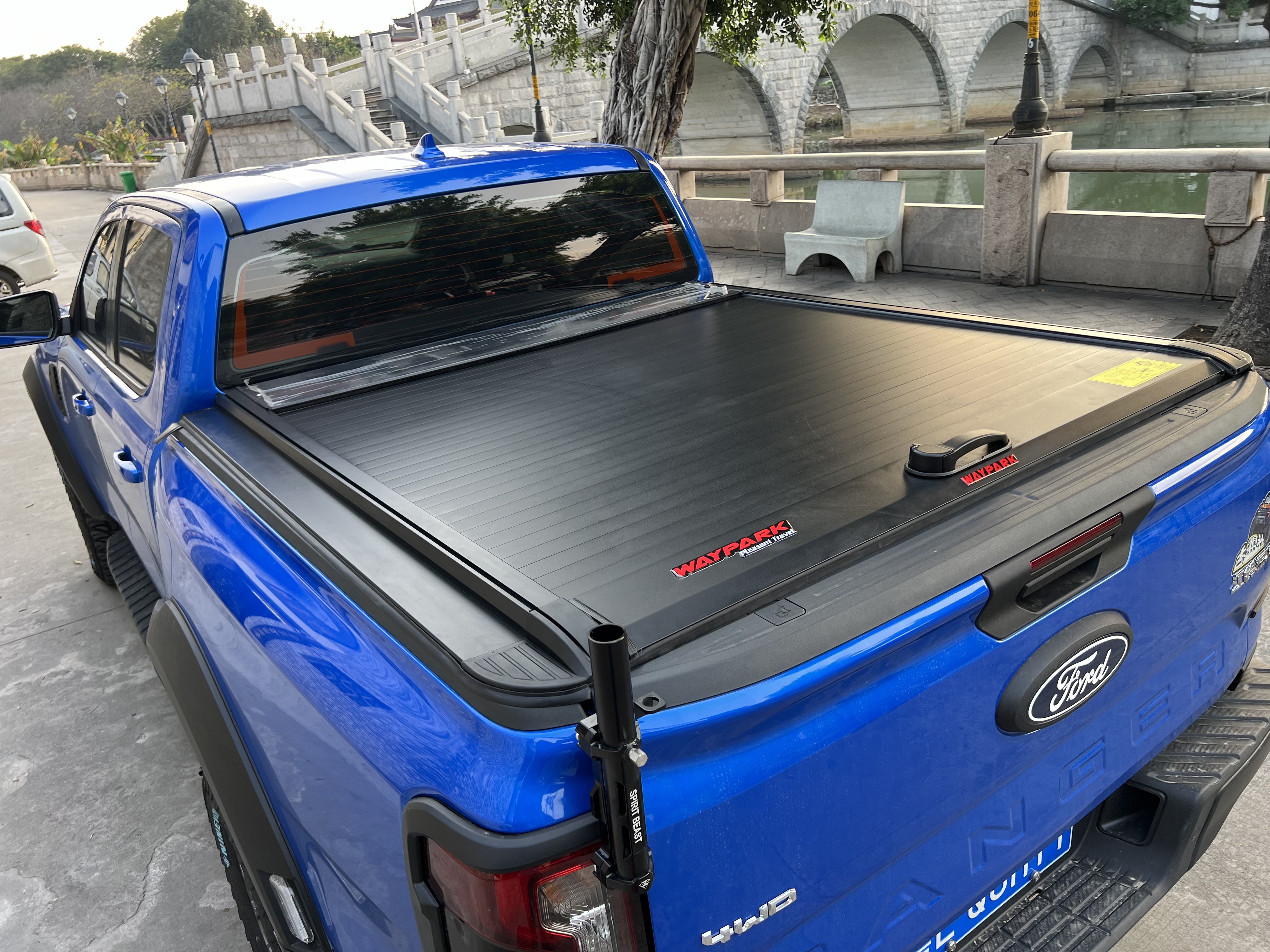 Geely radar pickup roller curtain