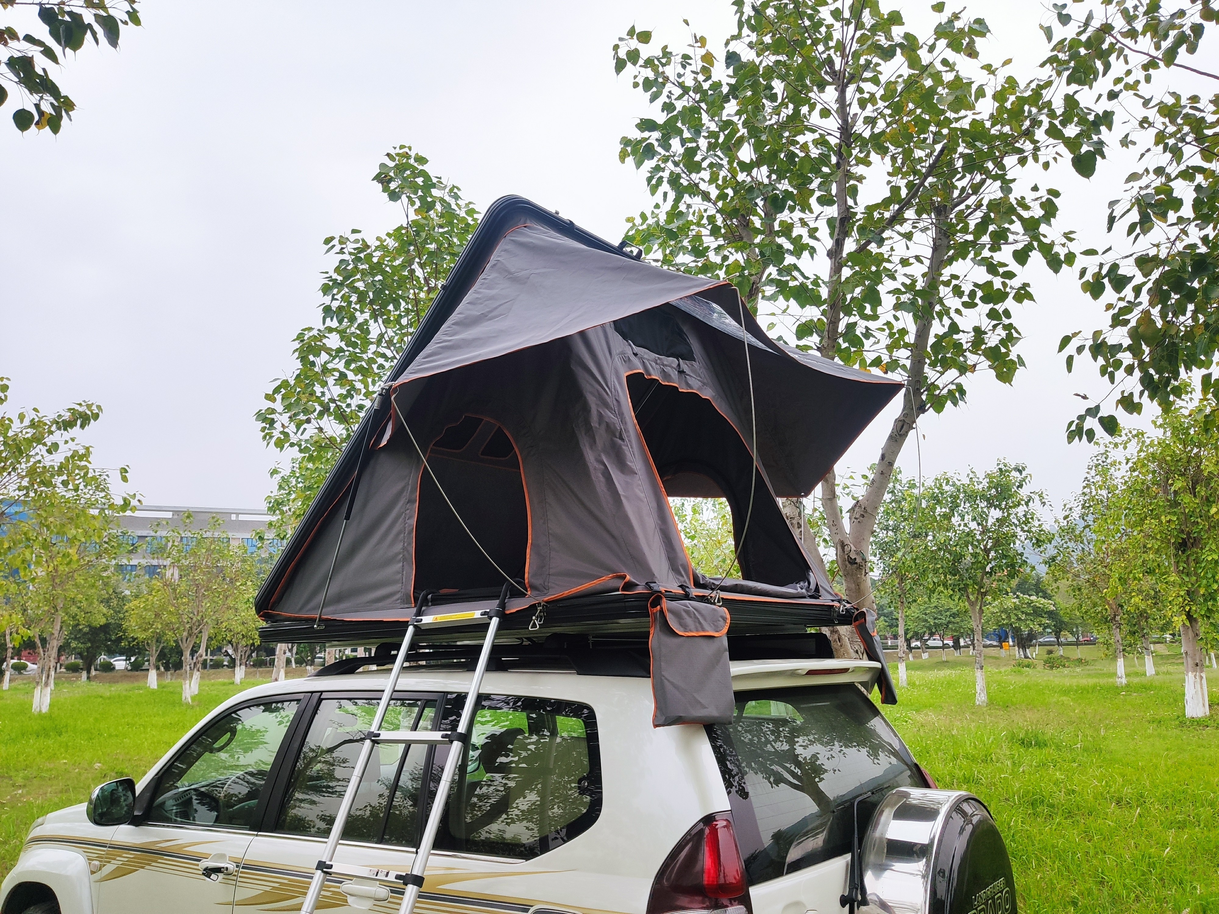 Aluminum triangle tent