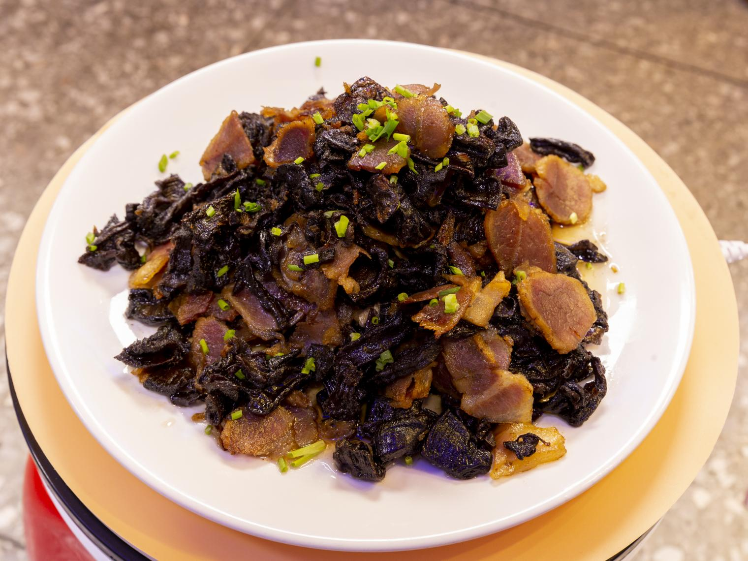 《畲乡黑笋煸腊肉》金竹黑笋干、腊肉