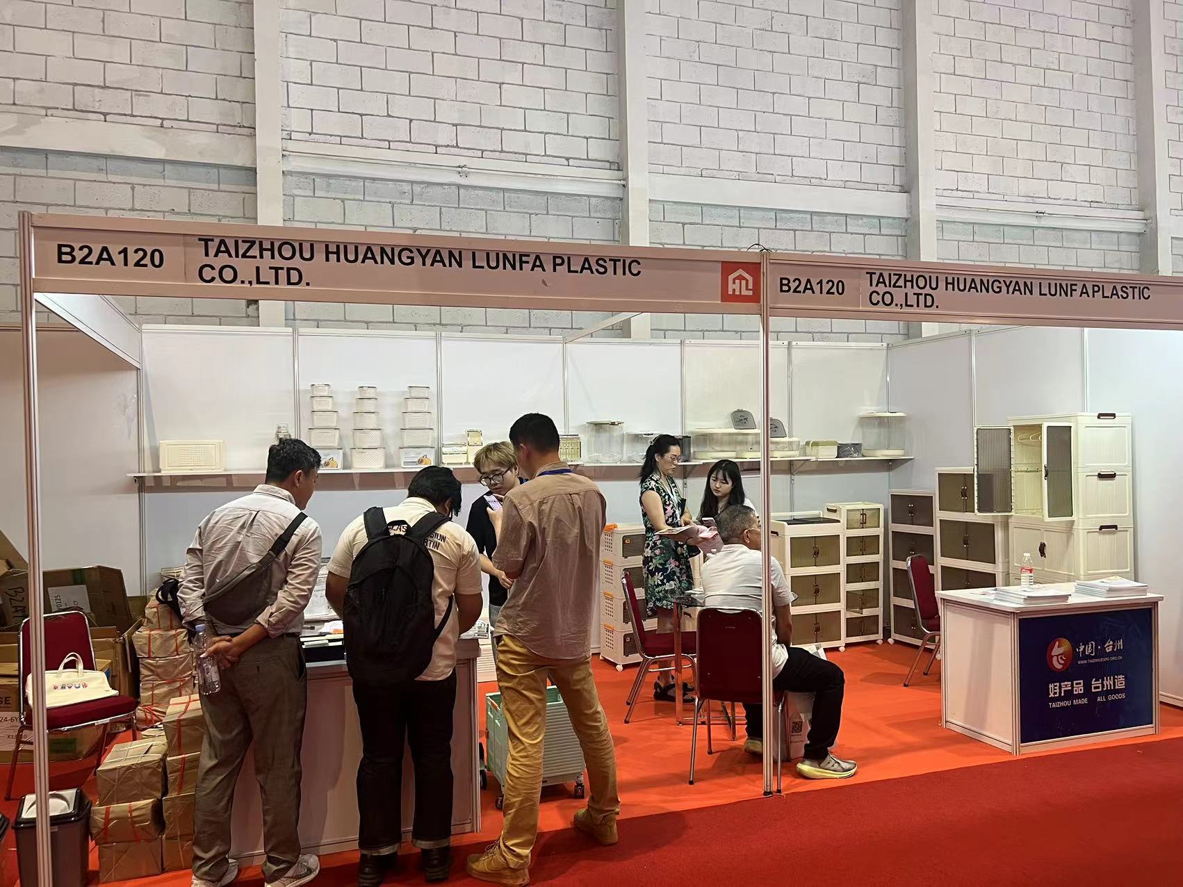 Exhibition style
