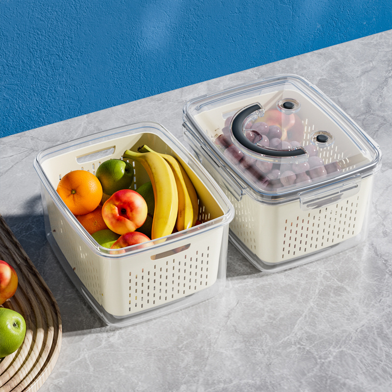 Portable fresh-keeping box