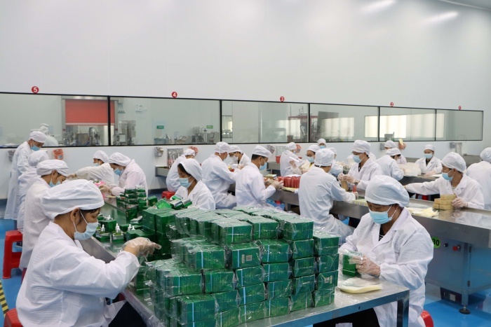 2025化妆品贴牌工厂怎么选？名宇化妆品3招避坑指南助你冷启动