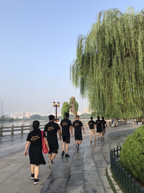 金晔徒步