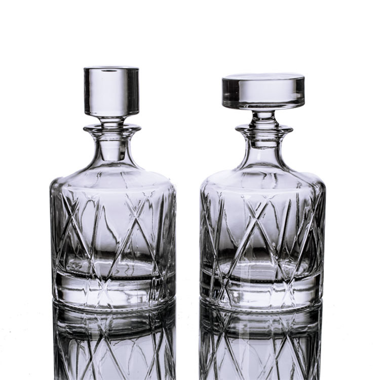 D0047-700 Round shaped 700ml 70cl whisky decanter