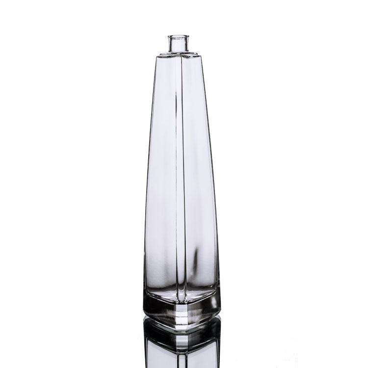 B0024-700 700ml triangle shape vodka whiskey liquor bottle