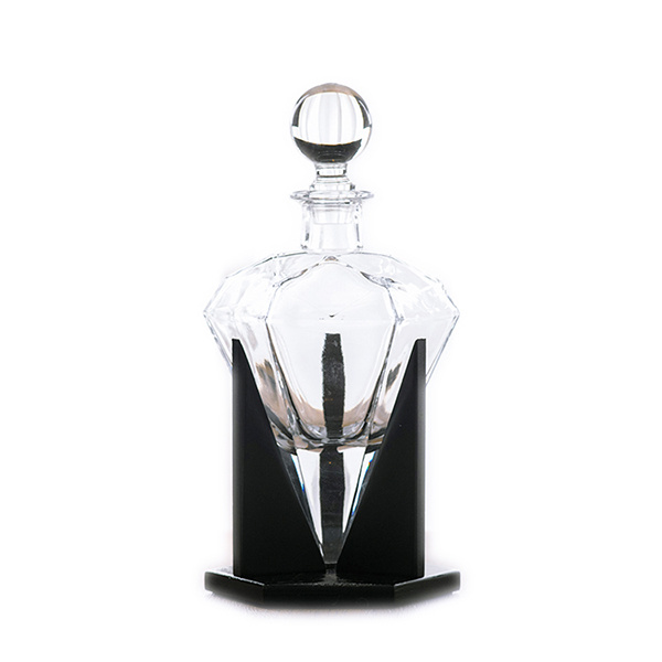 D0049-750 Square shaped 750ml whisky decanter