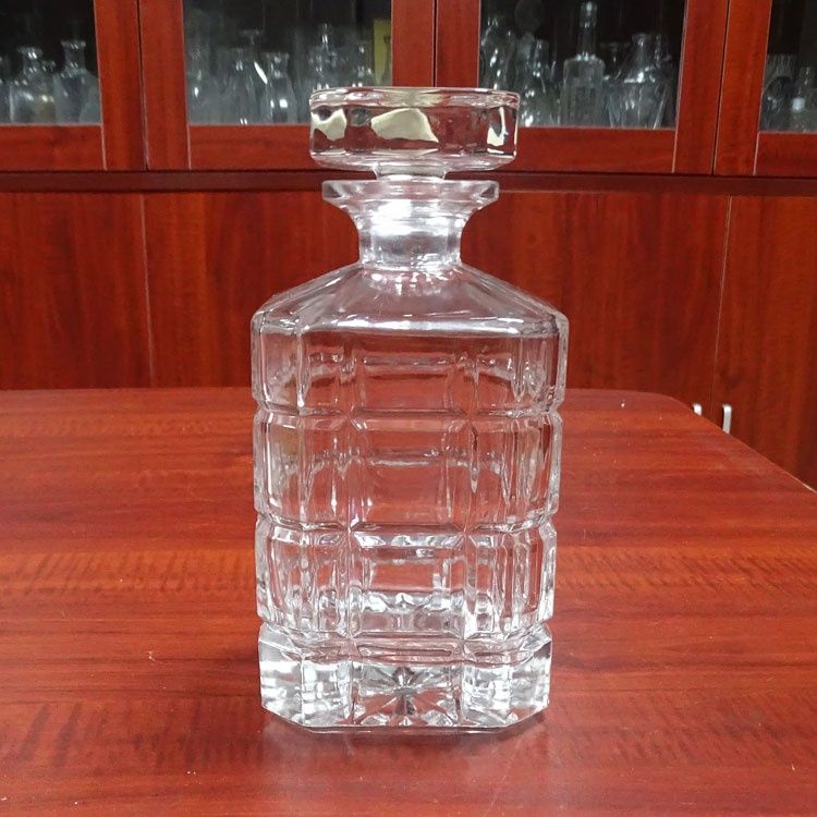 D0054-850 Square shaped 850ml whisky decanter