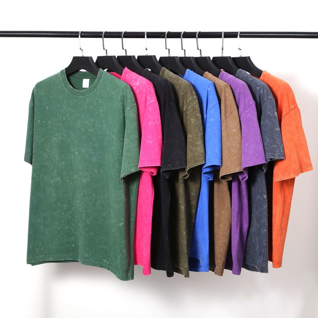Wax-resist dyeing, washed, snowflake-patterned, round-neck T-shirt Wax-resist dyeing, washed, snowflake-patterned, round-neck T-shirt