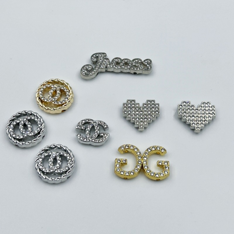 Metal diamond-studded decorative ear clips Metal diamond-studded decorative ear clips