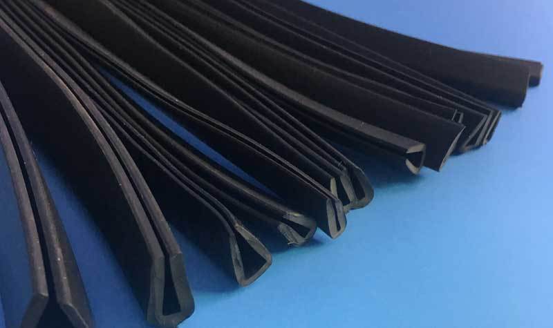 Installation method of door and window sealing strips,Door and window sealing strip is a common household sealing material