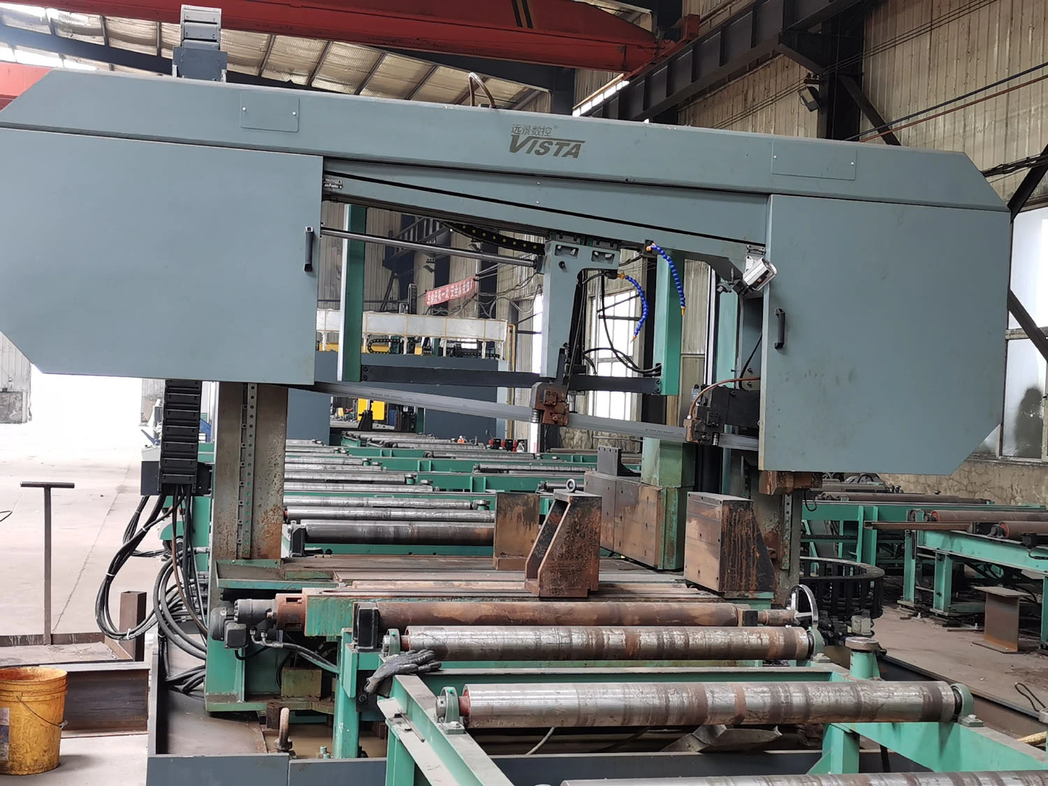 High speed band sawing machine