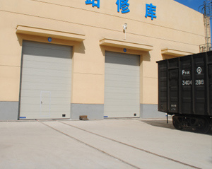 Industrial sliding door