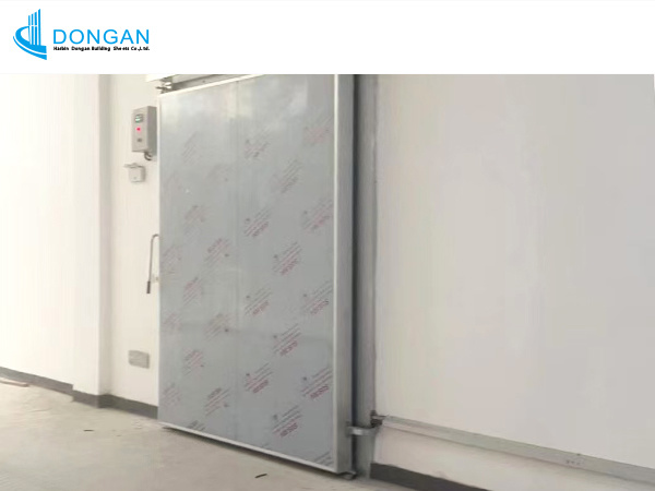 Manual sliding door