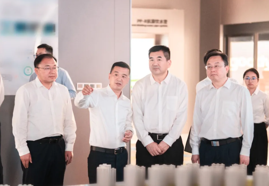 最新资讯丨湖北省经信厅党组书记朱万奎一行莅临人生就是博科技调研