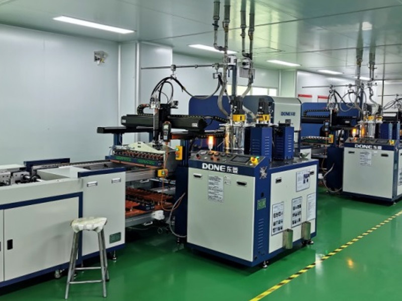 Automatic Gluing Automatic Gluing