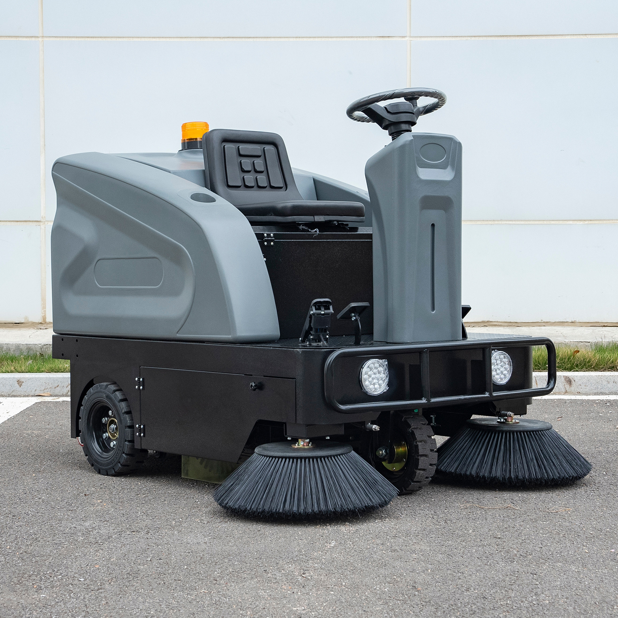 GL5 Driving Sweeper Product Detail