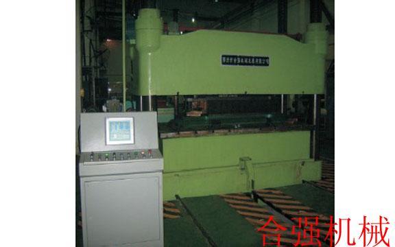  Y33系列下頂式四柱液壓機(jī)