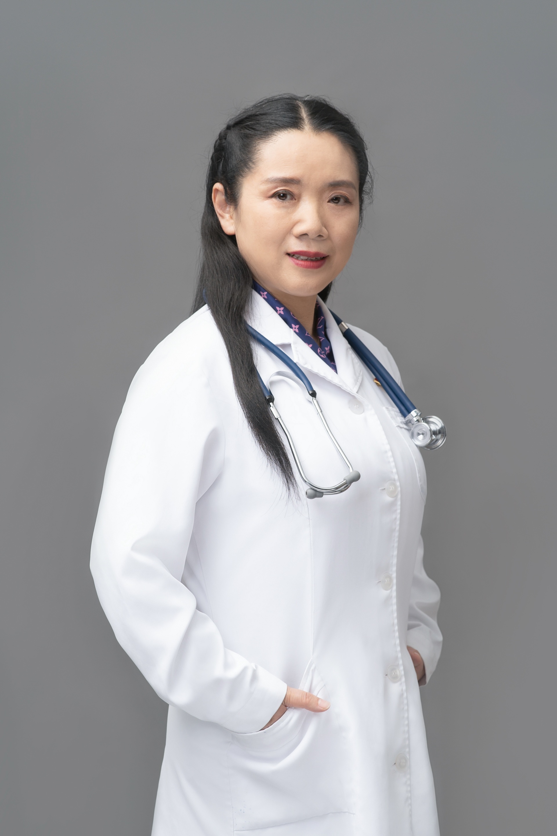 韩英  心血管内科一病房  主任医师