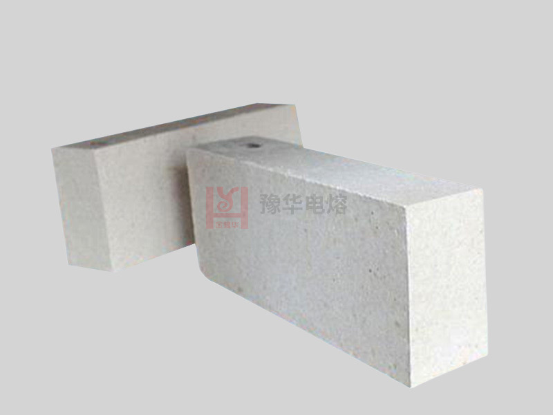 Lightweight silica brick