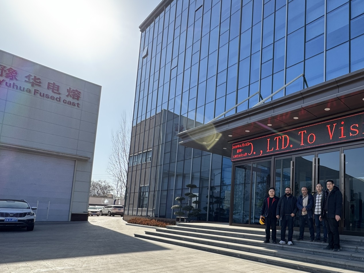 Algerian customers come to Yuhua Fused Cast that process the inspect