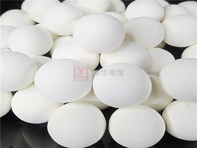 Corundum heat storage ball