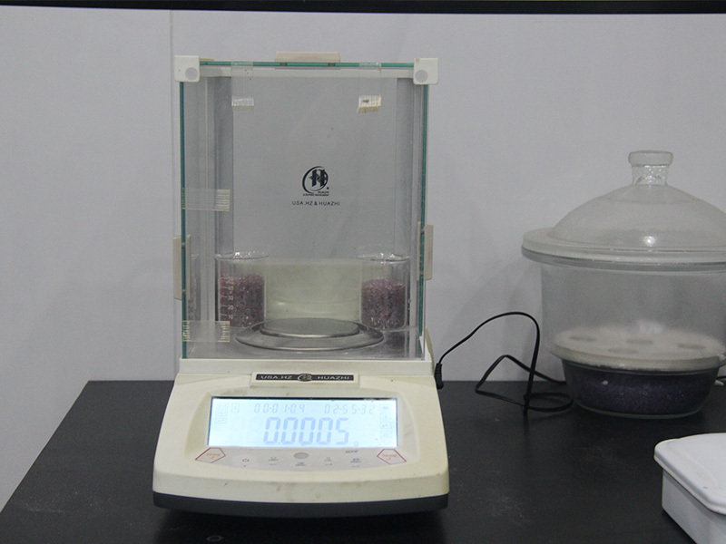 High precision balance scales