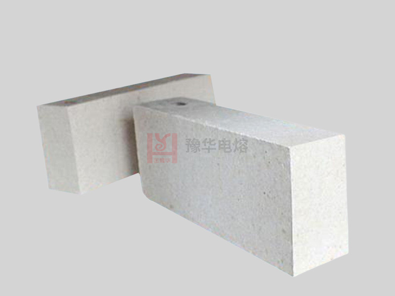 Lightweight silica brick