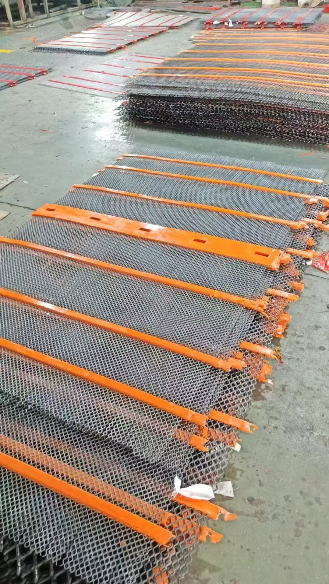 Zimbabwe Nickel Ore Screening: Polyurethane Mining Screen Mesh Demonstrates Outstanding Wear Resistance