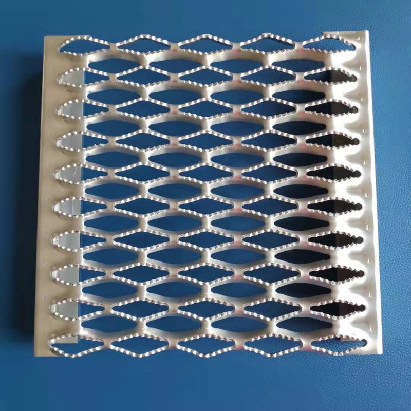 Anti-slip options for German stadiums: perforated skid plates