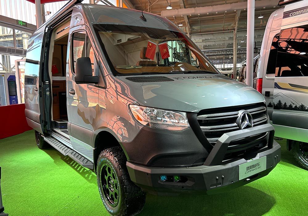 Mercedes-Benz Spint T1-B luxury off-road RV appearance