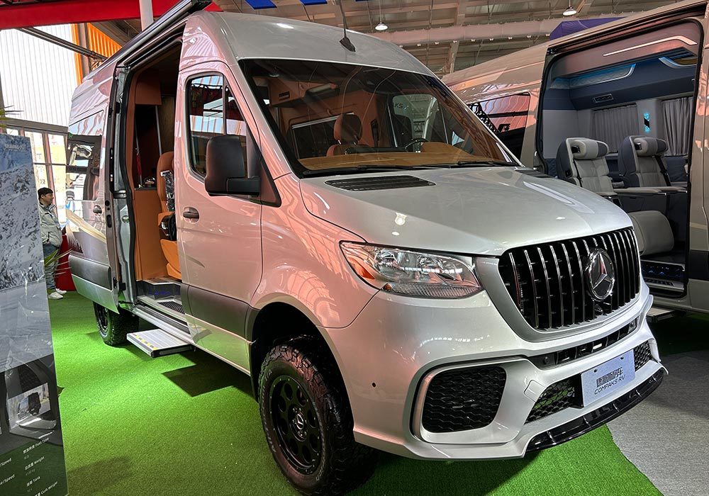 Mercedes-Benz Spint T1-C luxury off-road RV appearance