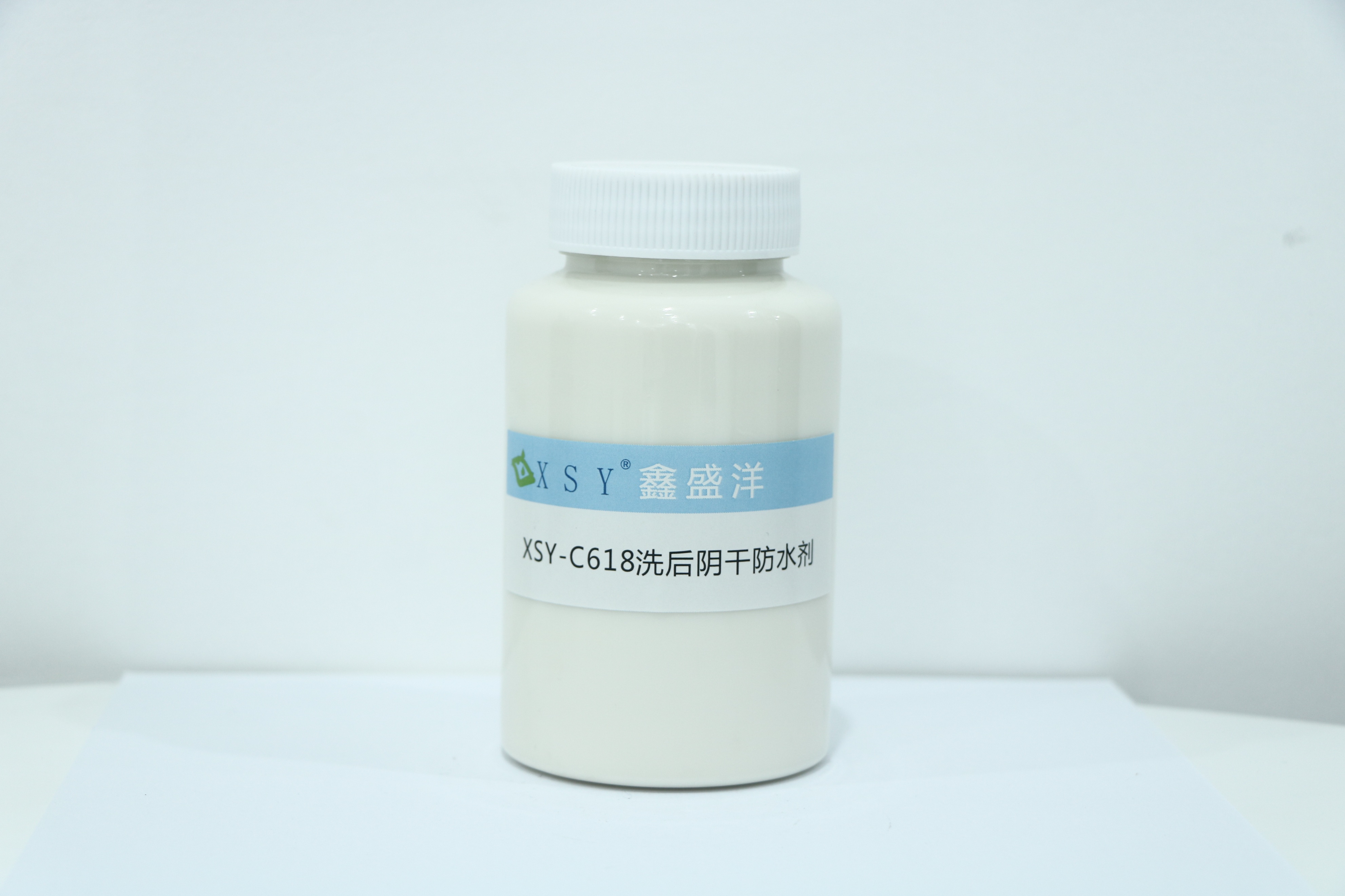 納米科技革新滌塔夫面料，三防整理效果卓越，軋光技術(shù)更亮眼