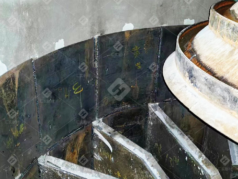 顶部预热带防脱落钢板加固效果图