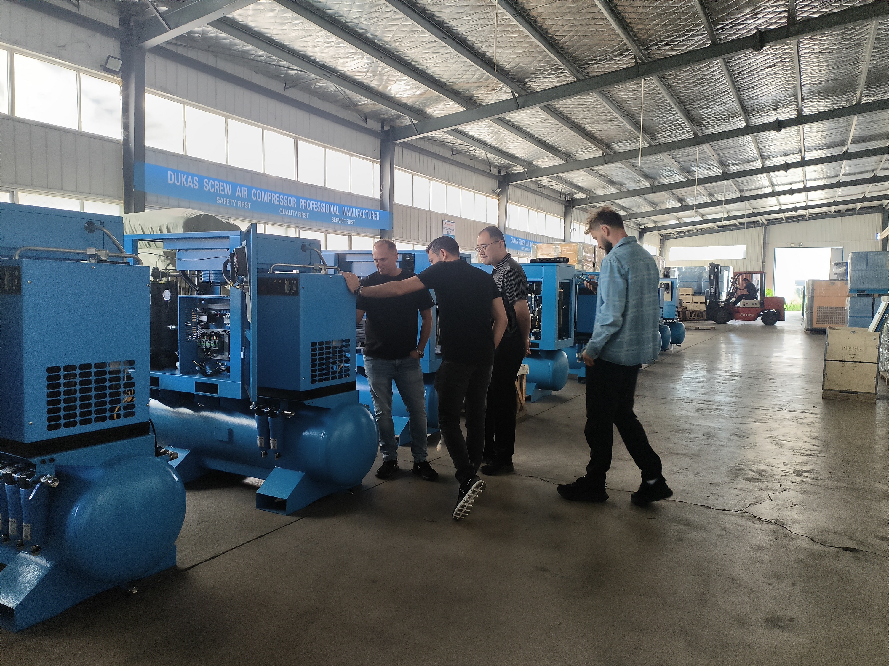 Foreign clients visit Dukas Machinery Co., Ltd.