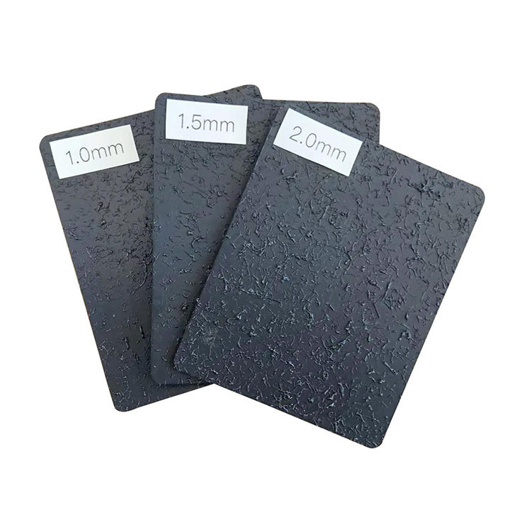 Smooth high-density polyethylene geomembrane