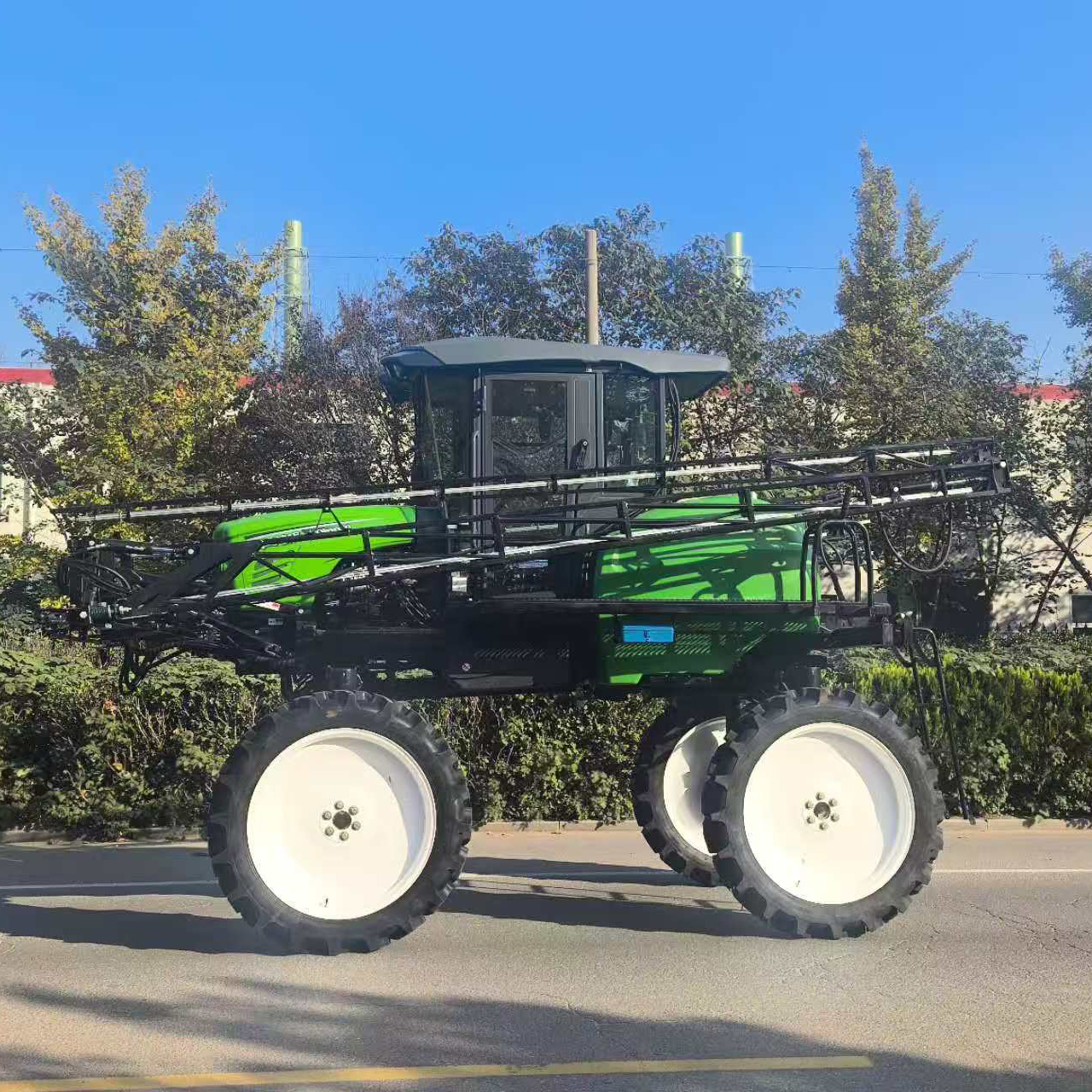 Self-propelled spray boom sprayer 3WPZ-1300AK