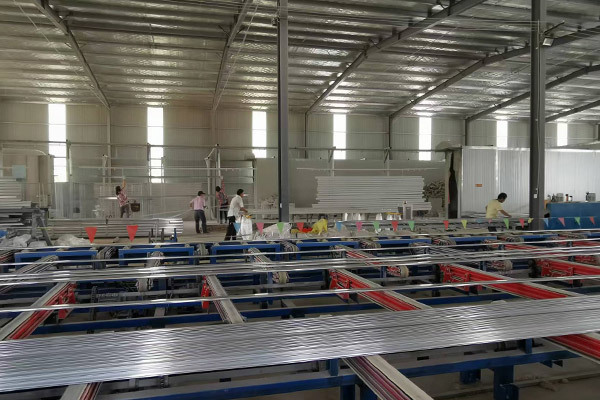 Production equipment and workshop Production equipment and workshop